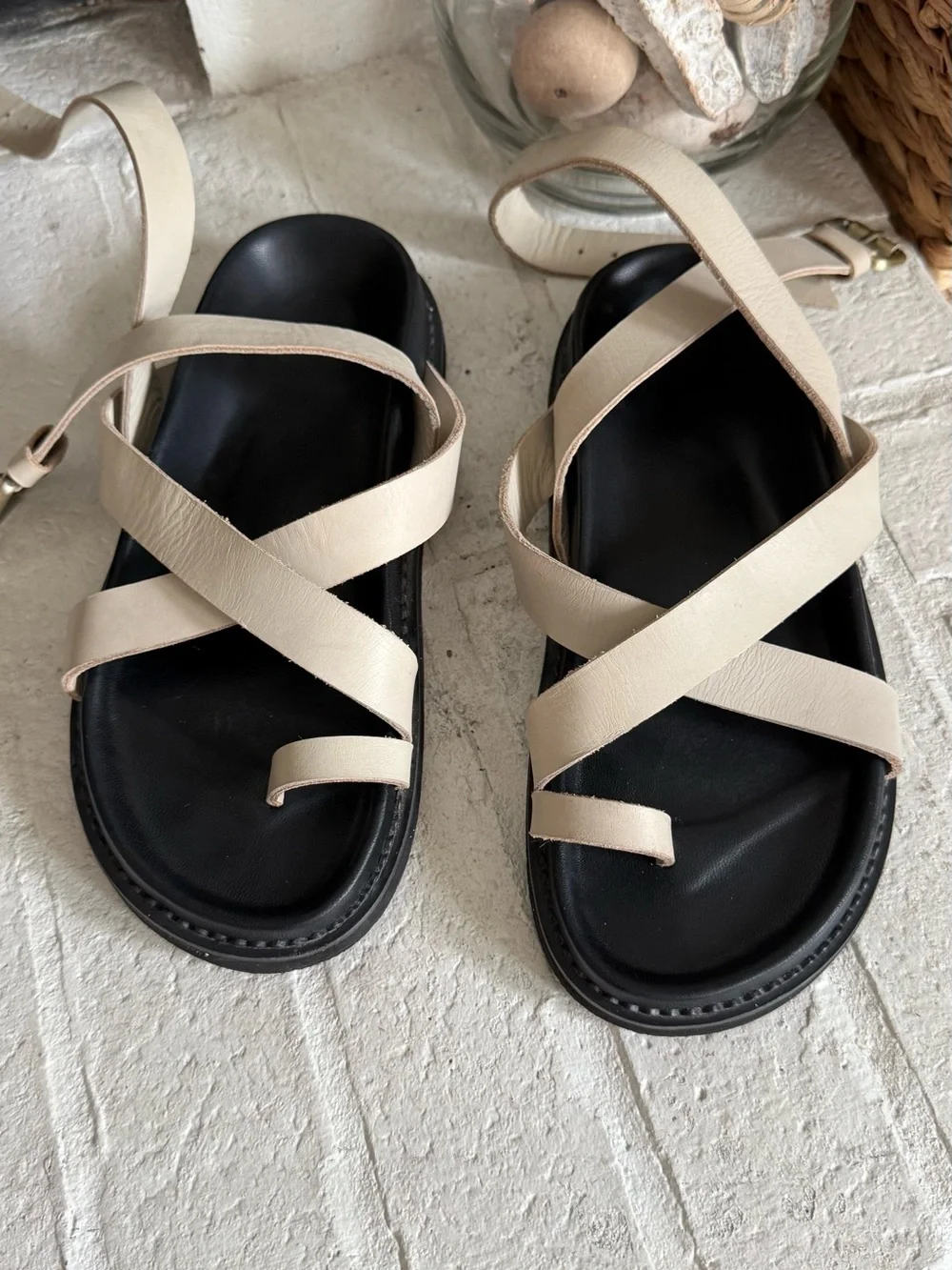 Liberté Bronte Sandal Ivory Leather Strappy Toe Loop Ankle Wrap EU 38
